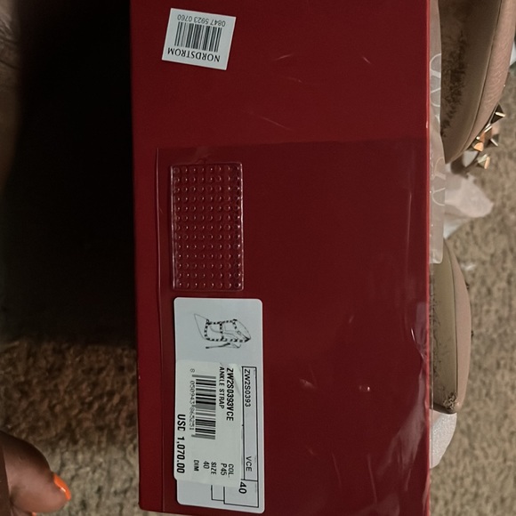 Valentino. - Picture 4 of 6